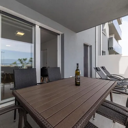 Golden Nin Apartment Exterior photo